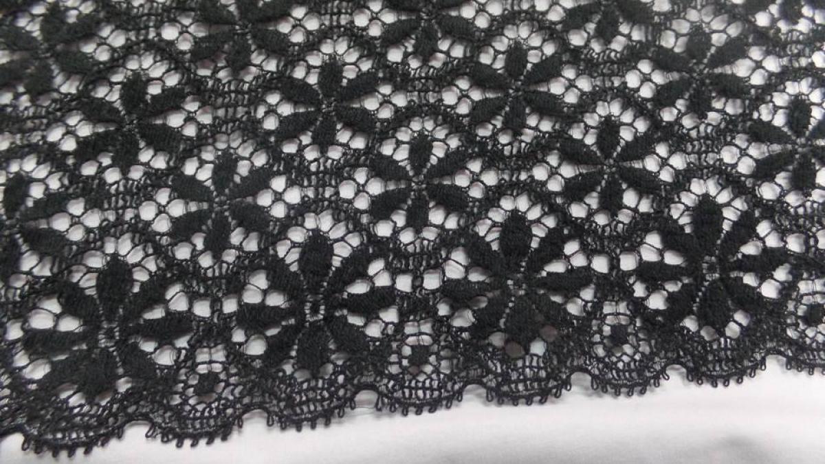 galon de dentelle aspect coton non extensible noire en 26cm a Marseille