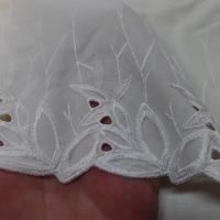 galon de jersey polyester brodé blanc cassé en 30 cm