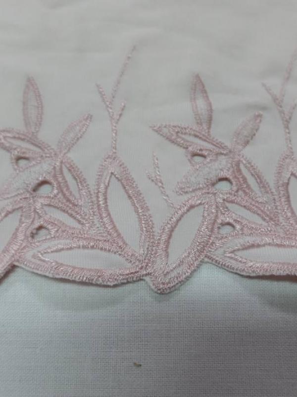 Galon de jersey polyester brode rose clair en 15cm
