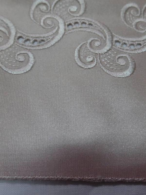 Galon de jersey polyester brode ton beige dore en 21cm