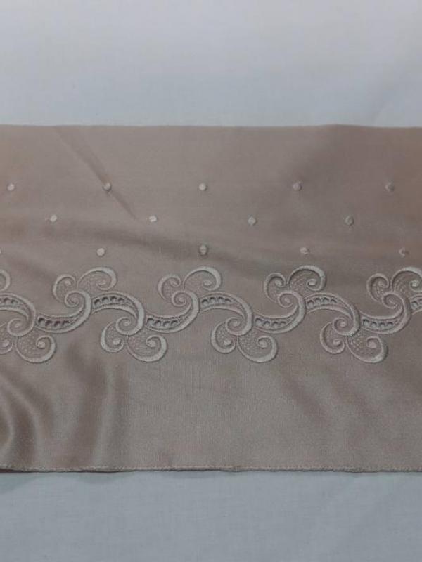 Galon de jersey polyester brode ton beige dore en 21cm
