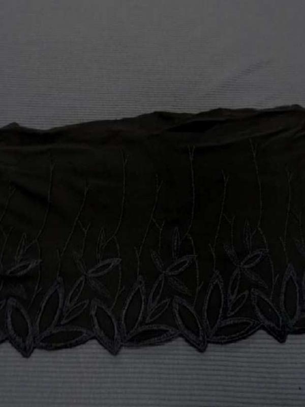 Galon de jersey polyester noir faconne dentelle