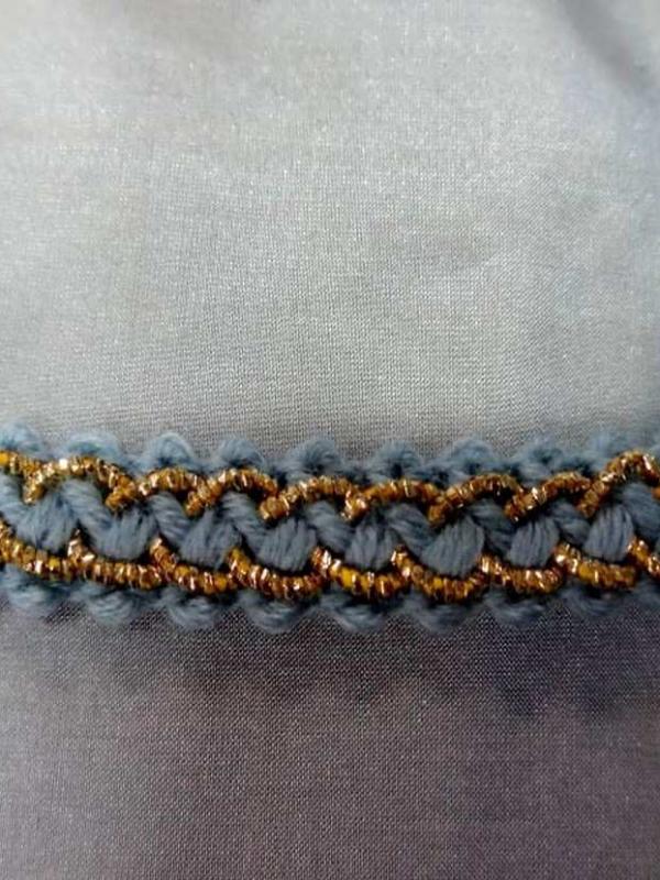 Galon de laine bleu avec fil lurex dore en 1 2 cm