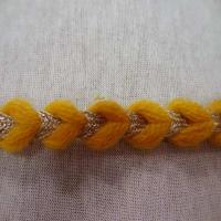 Galon de laine jaune safran lurex dore