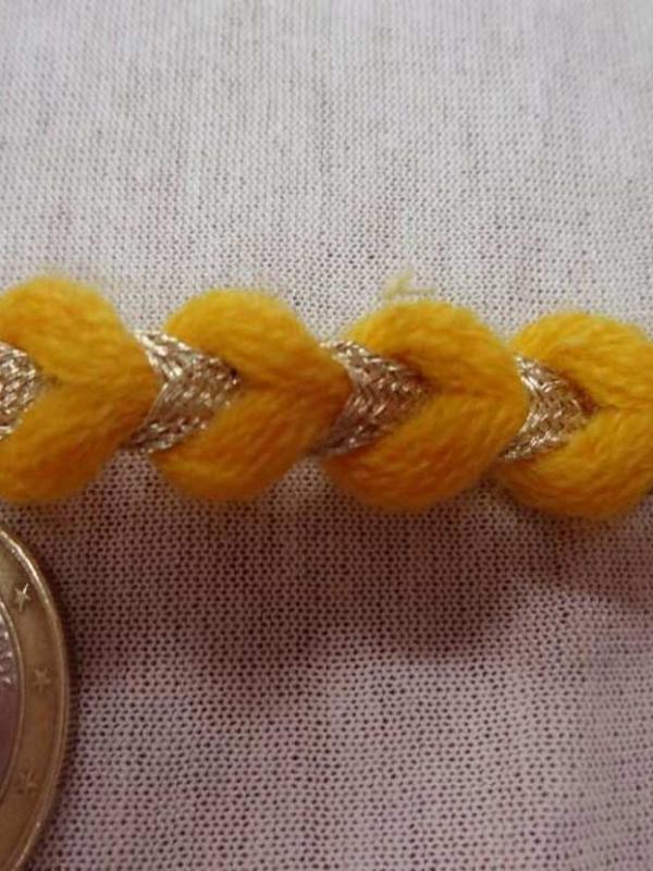 Galon de laine jaune safran lurex dore