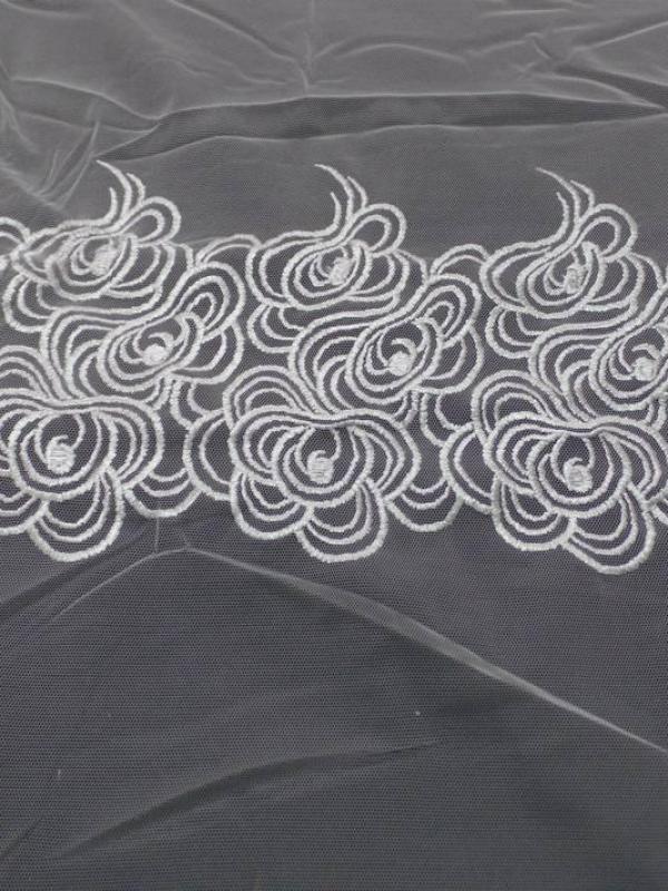 Galon de resille blanche brode en 40 cm