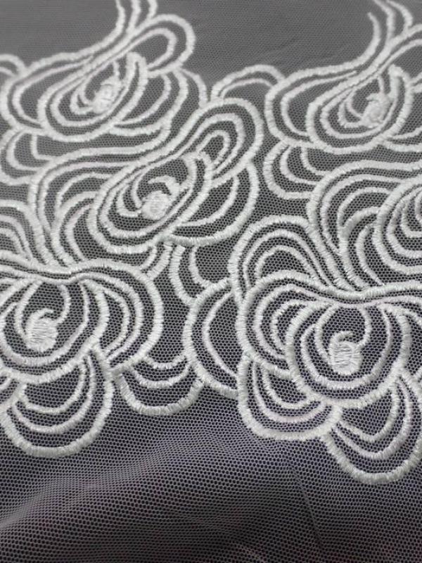 Galon de resille blanche brode en 40 cm