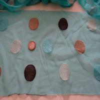 Galon de resille bleu turquoise a pois brode