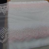 Galon de resille brode blanche et rose
