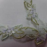 galon de résille dentelle blanche brodé ton blanc et doré