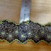 Galon de résille dentelle noire brodée motifs marguerites ton anis et blanc en ligne