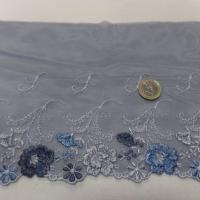 galon de résille dentelle gris bleu brodé blanc ,bleu a Marseille