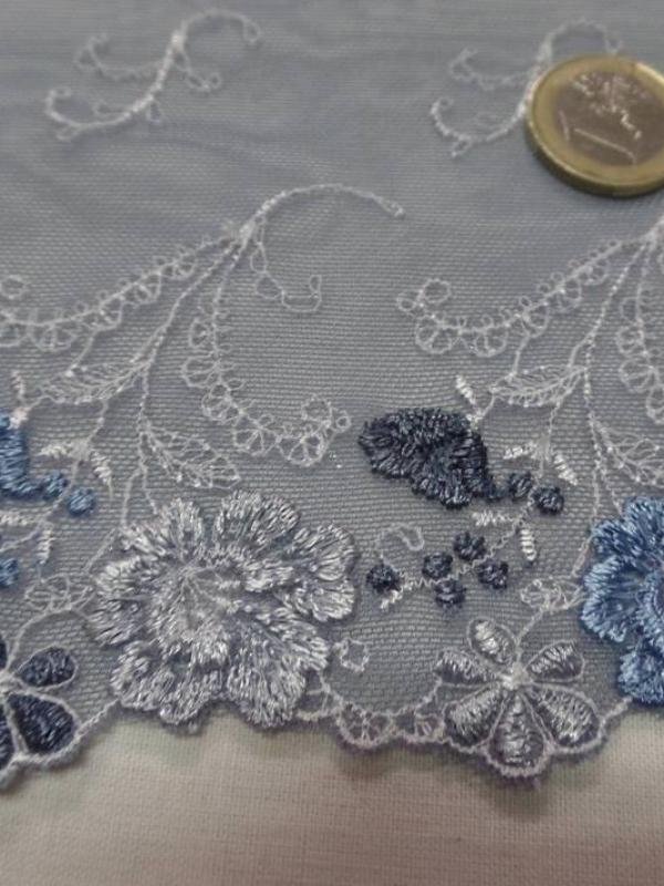 Galon de resille dentelle gris bleu brode blanc bleu