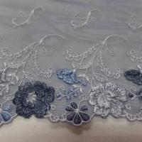 galon de résille dentelle gris bleu brodé blanc ,bleu