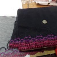 Galon de résille dentelle noire brodé ton rouge ,prune en  25cm