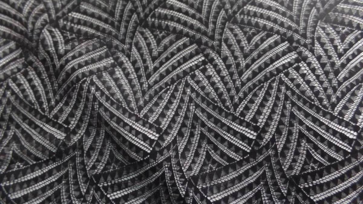 Galon de resille faconne noire en 23 cm