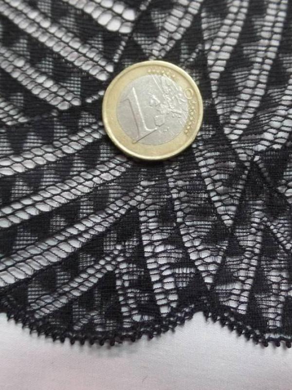 Galon de resille faconne noire en 23 cm