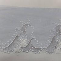 Galon de resille grise brode ton blanc et taupe