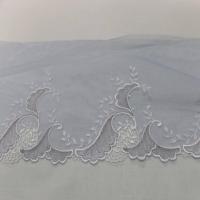 galon de résille grise brodé ton blanc et taupe en 17cm