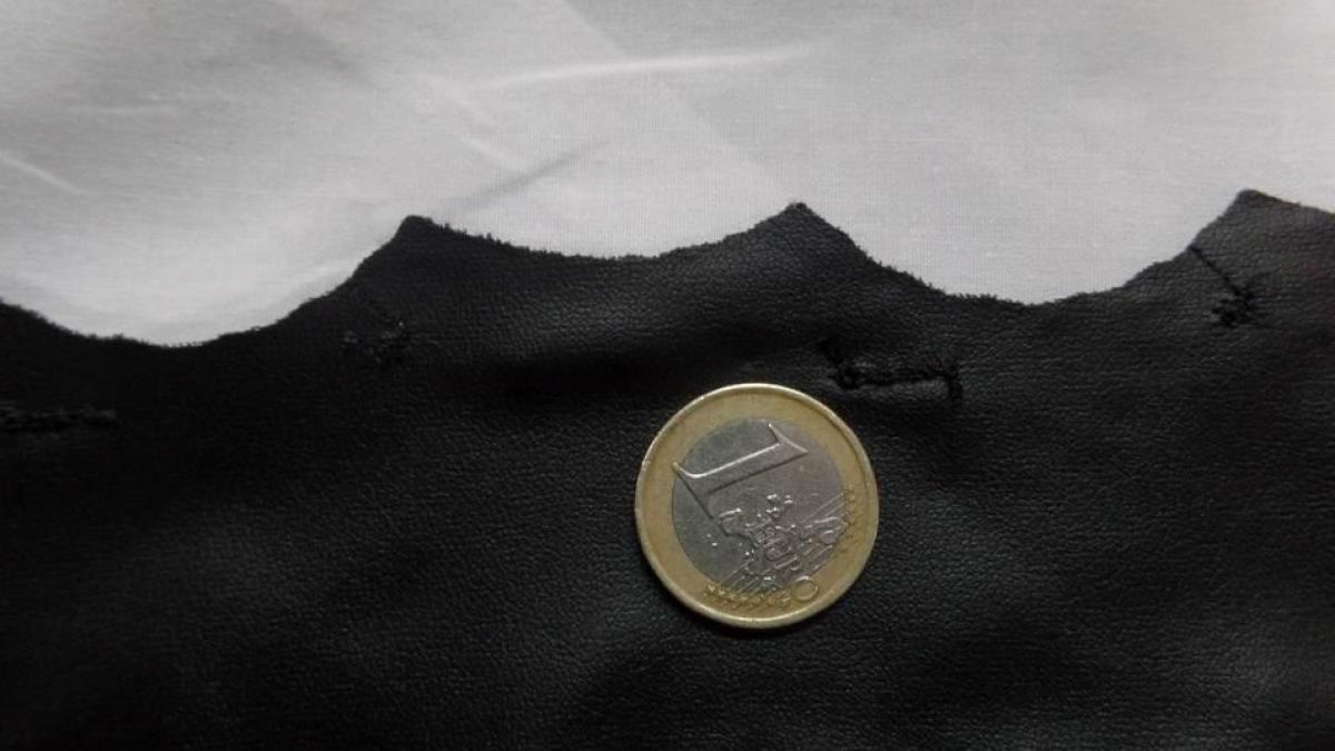 galon de simili cuir noir brodé pas cher  en 18cm