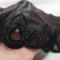 galon de simili cuir noir brodé en 18cm