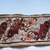 Galon type ancienne motifs carpe avec des fils de soie ecrue bordeaux2
