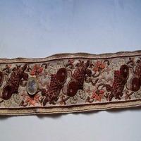 Galon type ancienne motifs carpe avec des fils de soie ecrue bordeaux9
