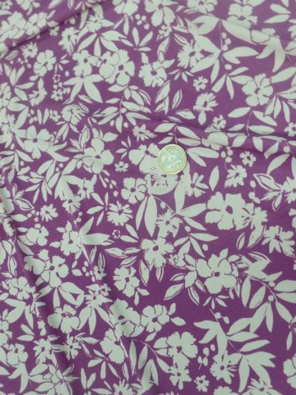 Jersey fin polyester viscose imprime fleurs ton lavande et blanc
