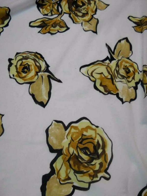Jersey polyester blanc imprime rose ton beige jaune