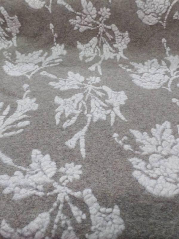 tissu laine bouillie beige a motifs façonné blanc cassé