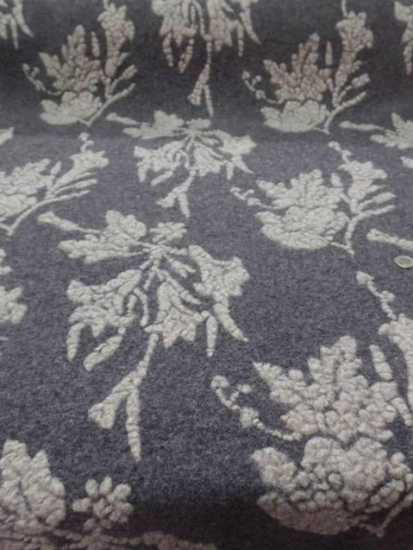 Lainage bouillie marron a motifs faconne beige
