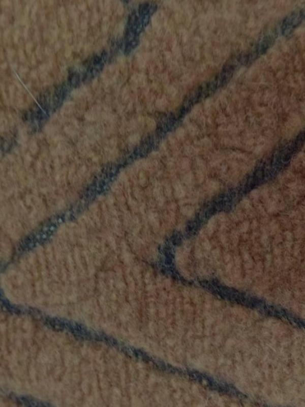 Lainage devore sur resille motifs chevron ton marron