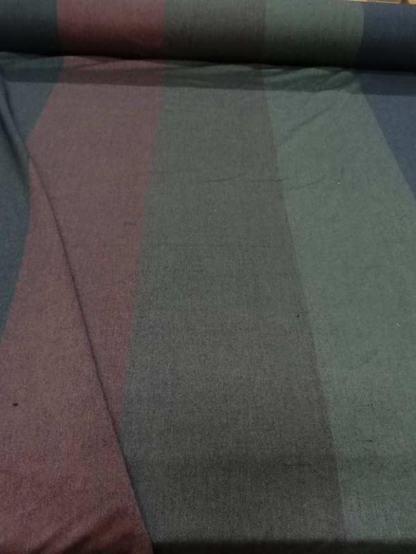 Lainage leger a bandes multicolore