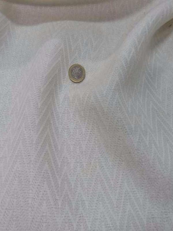 tissu lainage léger blanc cassé a motifs chevron