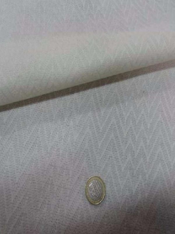 tissu lainage léger blanc cassé a motifs chevron en ligne