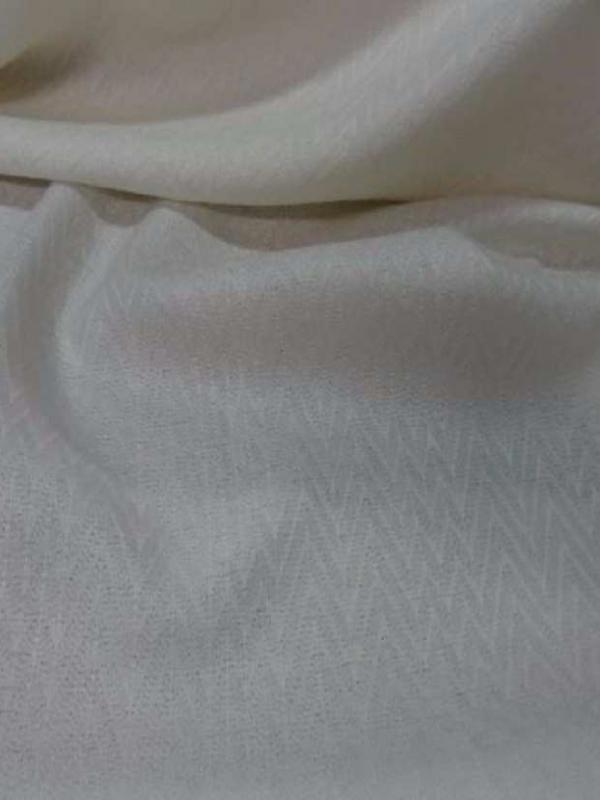 tissu lainage léger blanc cassé a motifs chevron en ligne