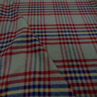 Lainage taupe a carreaux rouge