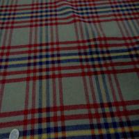 Lainage taupe a carreaux rouge9