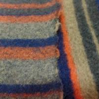 Laine bouillie beige a rayure ton bleu marron et orange