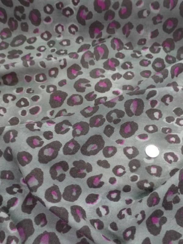 Laine legere ton gris taupe marbre imprime marron et magenta leopard