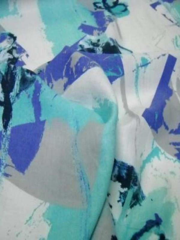 Lin blanc imprime ton bleu