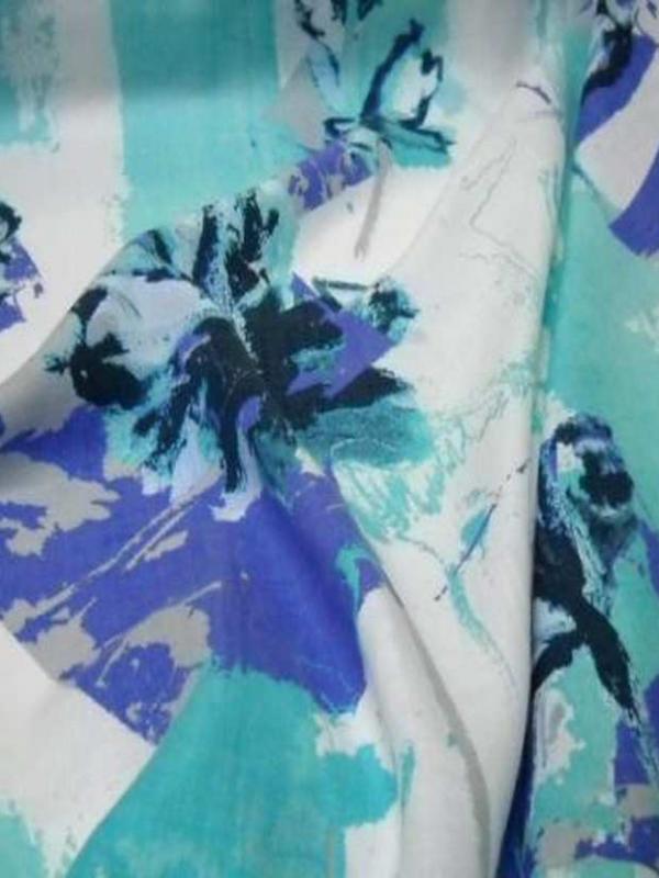 Lin blanc imprime ton bleu