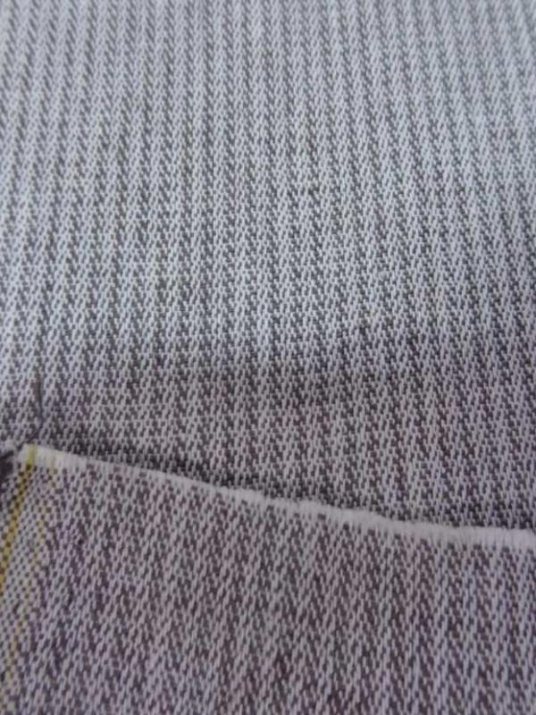 Lin chambray gris beige chine a rayures tres fine style chevron05