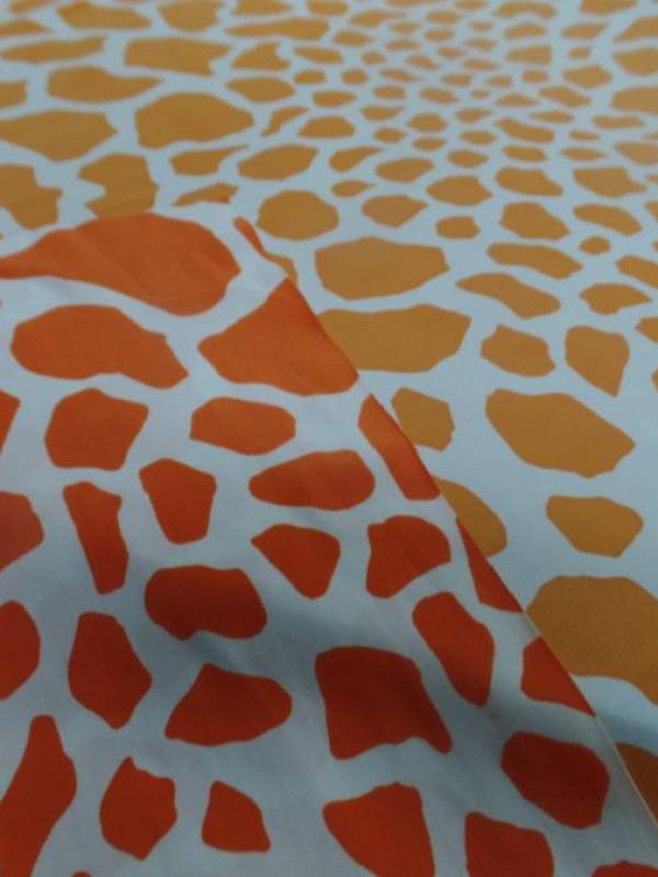 Tissu lycra double face imprimé girafe ton orange et blanc