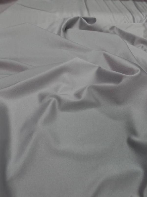 Lycra épais satiné gris perle