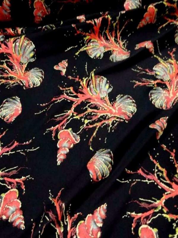 Lycra noir imprime coquillage corail lurex dore