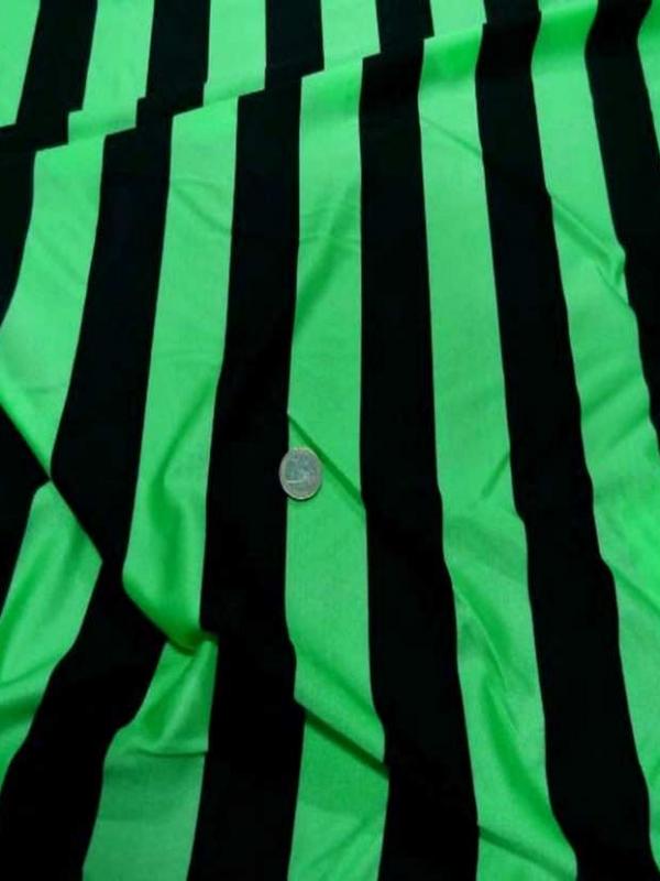 Lycra satin a grosse rayures anis noir