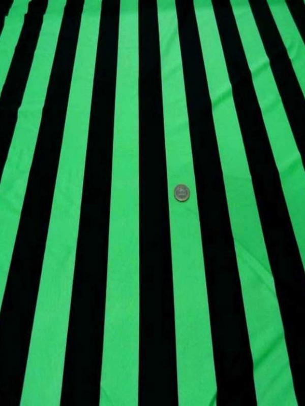 Lycra satin a grosse rayures anis noir