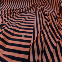 Lycra satine a rayure noire et orange0