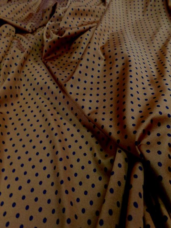Lycra satine fauve a pois noir9